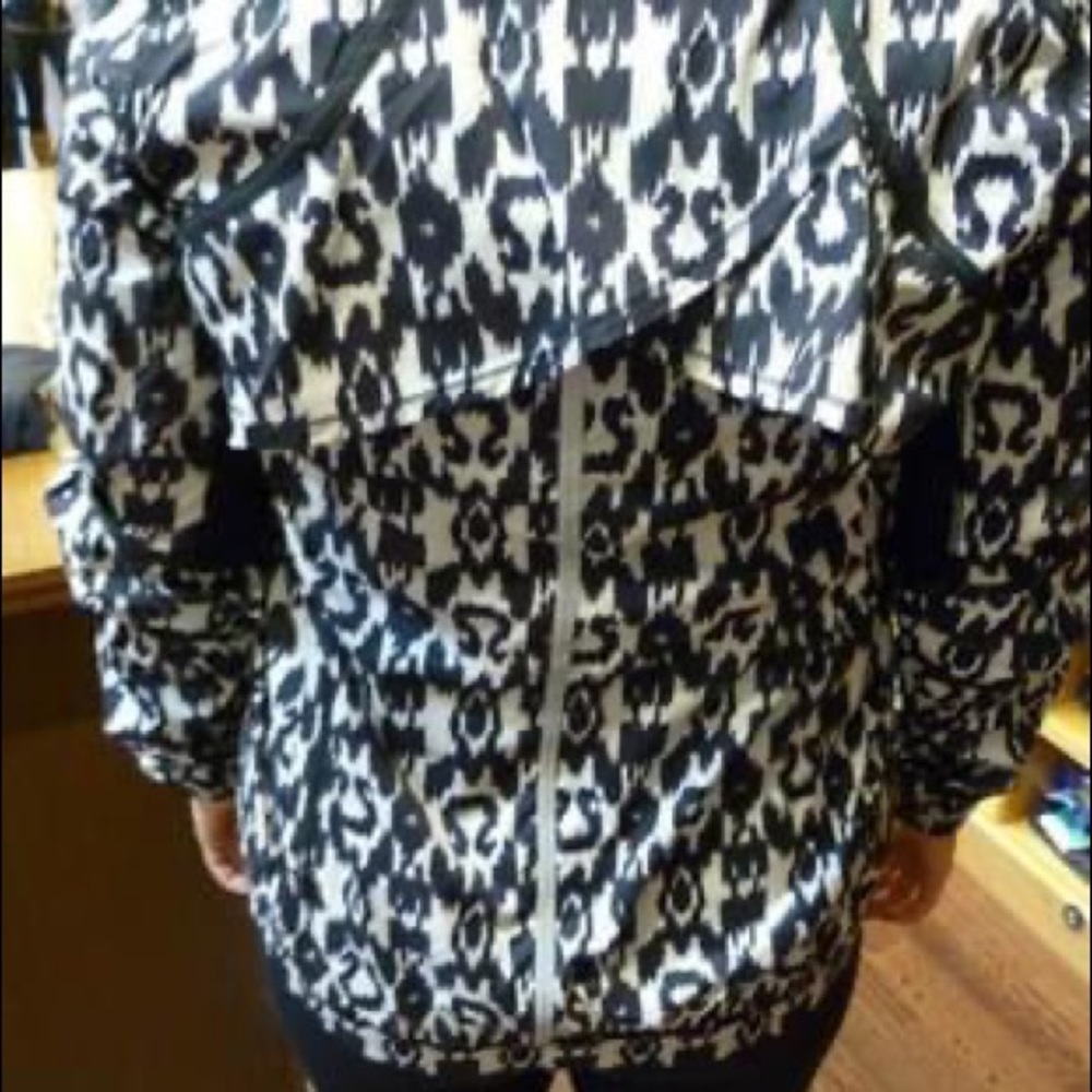 Lululemon Willpower pullover - Picture 6 of 6